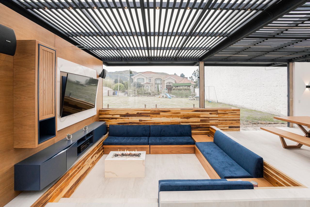 Outdoor TV Mounts That Survive Wind, Vibration, and Everyday Use