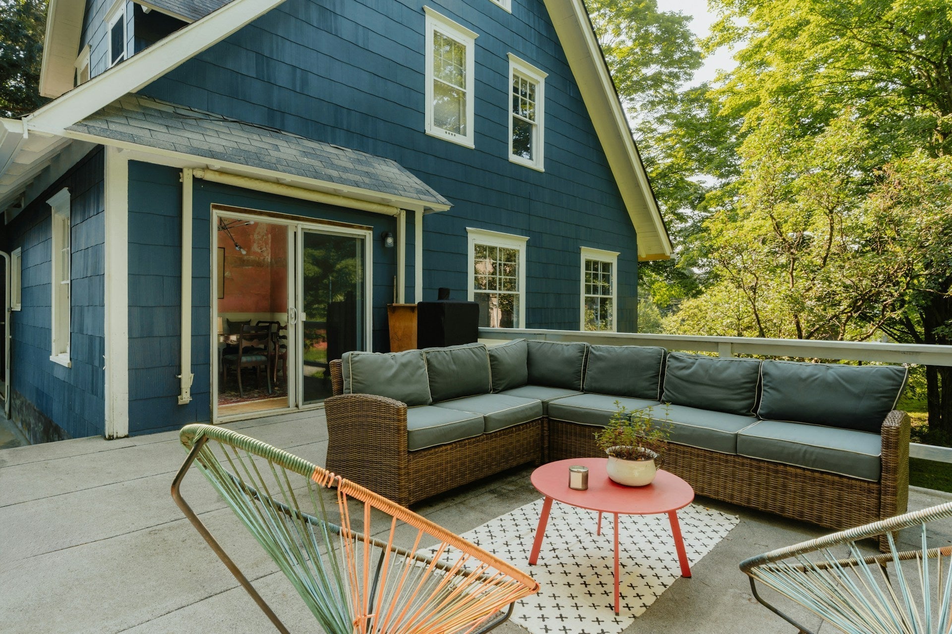 When a Backyard TV Layout Quietly Destroys Picture Quality